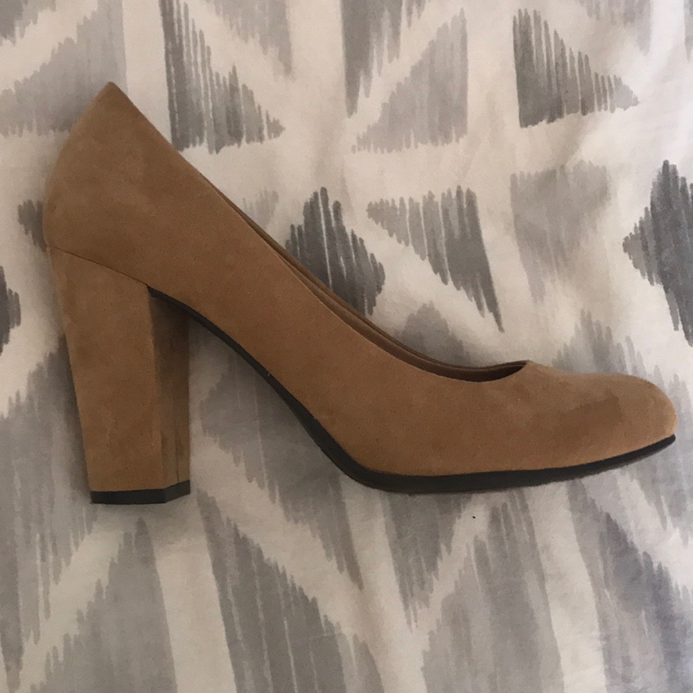 Chinese Laundry Faux Suede Tan Pumps